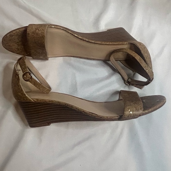 ANN TAYLOR SANDALS - Picture 11 of 13